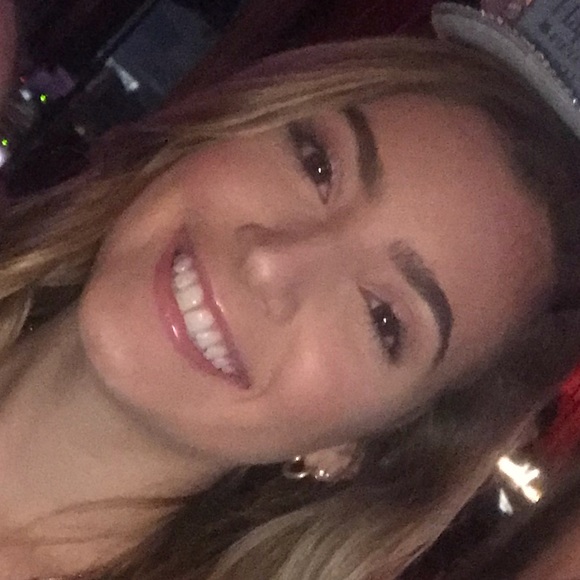 Meet your Posher, Isabella - Picture 3 of 5